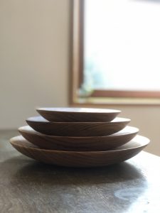 山口和宏さんの木の器 山桜の丸皿 – in-kyo